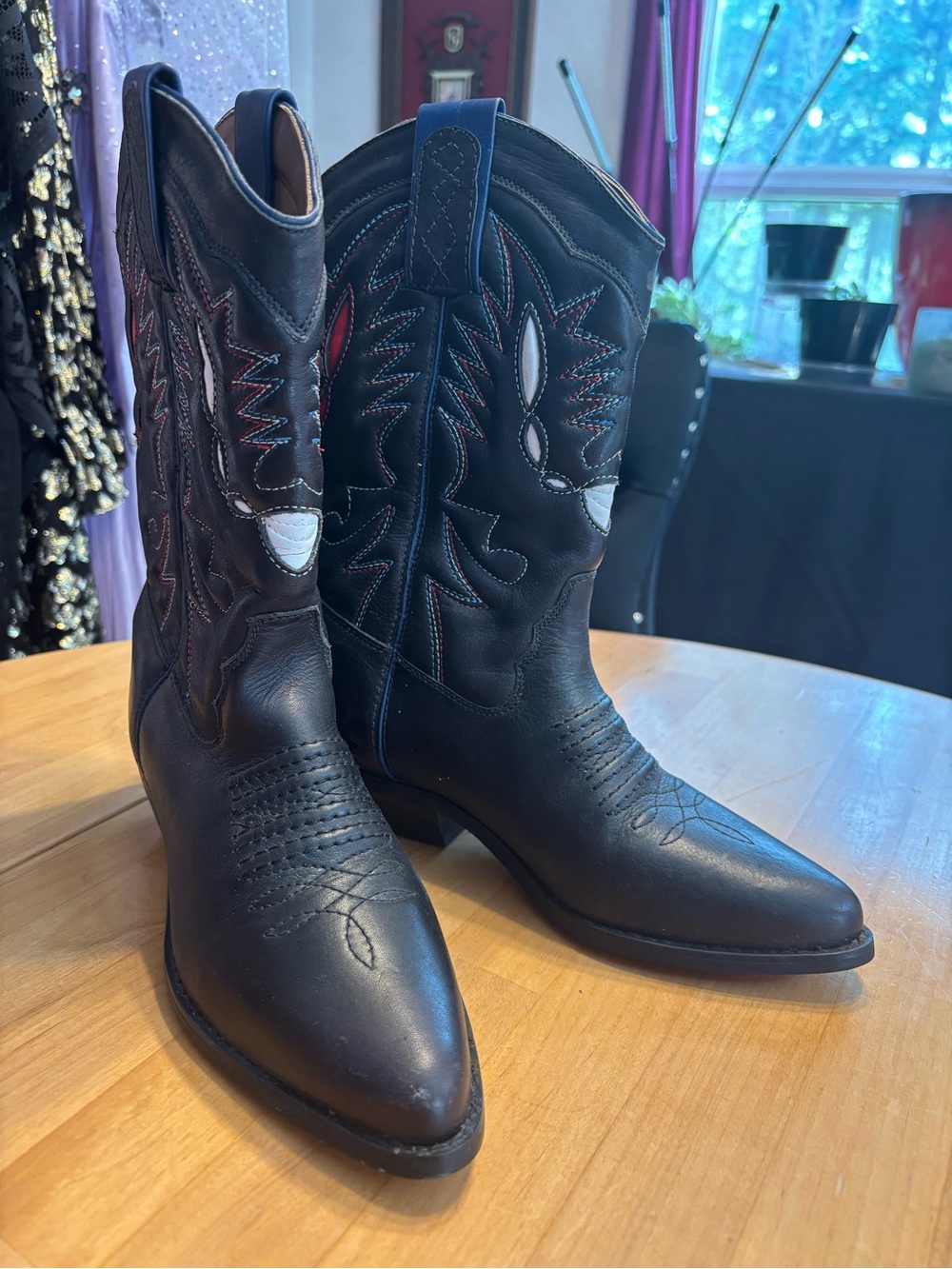 VINTAGE Size 6 Classic Western Cowboy Boots w/ Adorable Red/Blue/White Design